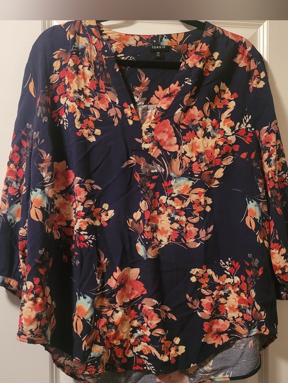 Torrid Blouse Womens 00 (M/L) Black Peach Floral 3/4 Sleeve V-Neck